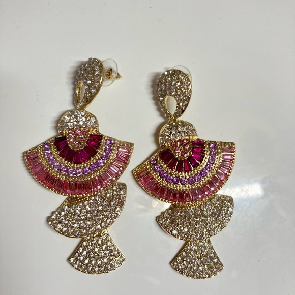 🌟 Pink Long Rhinestone Earrings - Picture 4 of 4